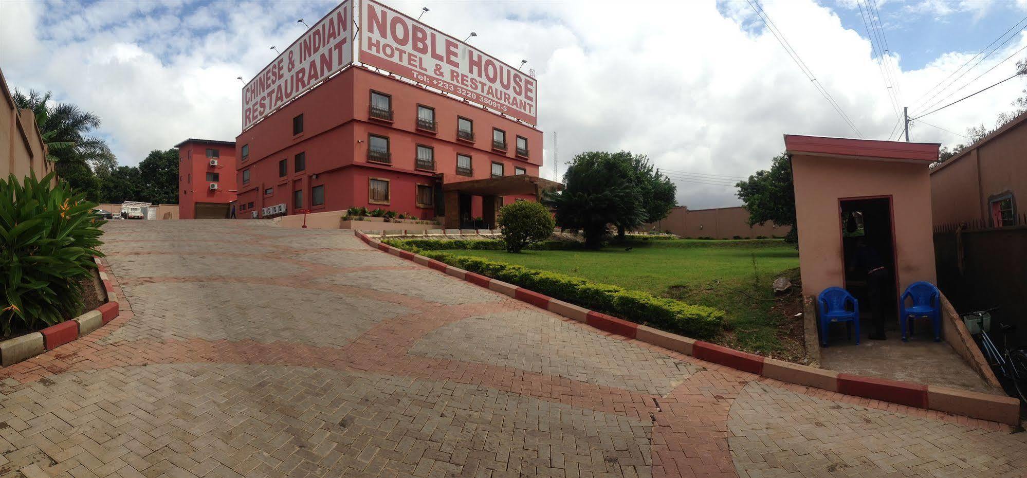 Noble House Hotel Kumasi Buitenkant foto